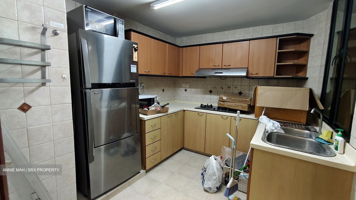 Simsville (D14), Condominium #578449311
